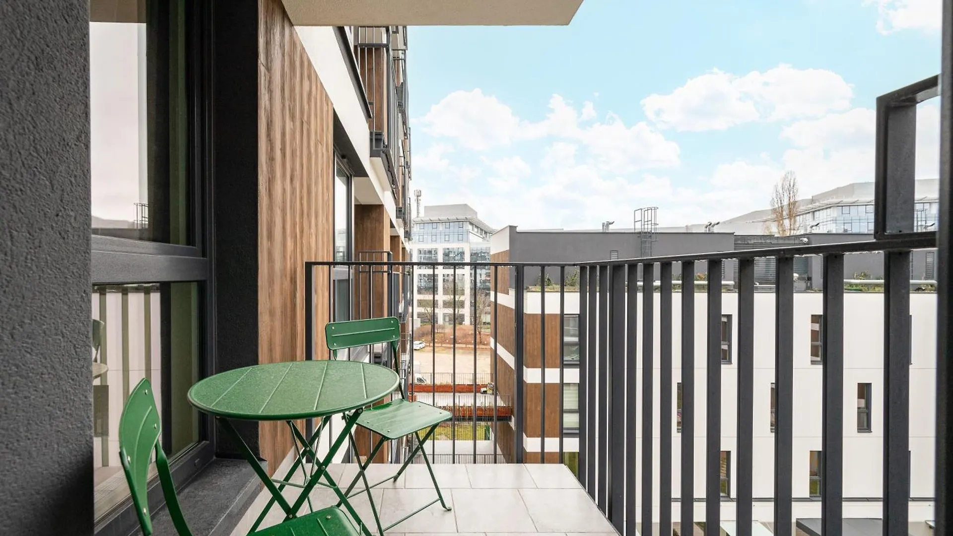 Business Park Cosy Apartment Warsaw